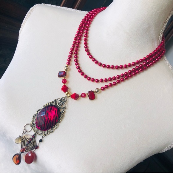 Handcrafted repurpose red filigree cameo gem Czech glass Pearl toggle necklace - Picture 3 of 9